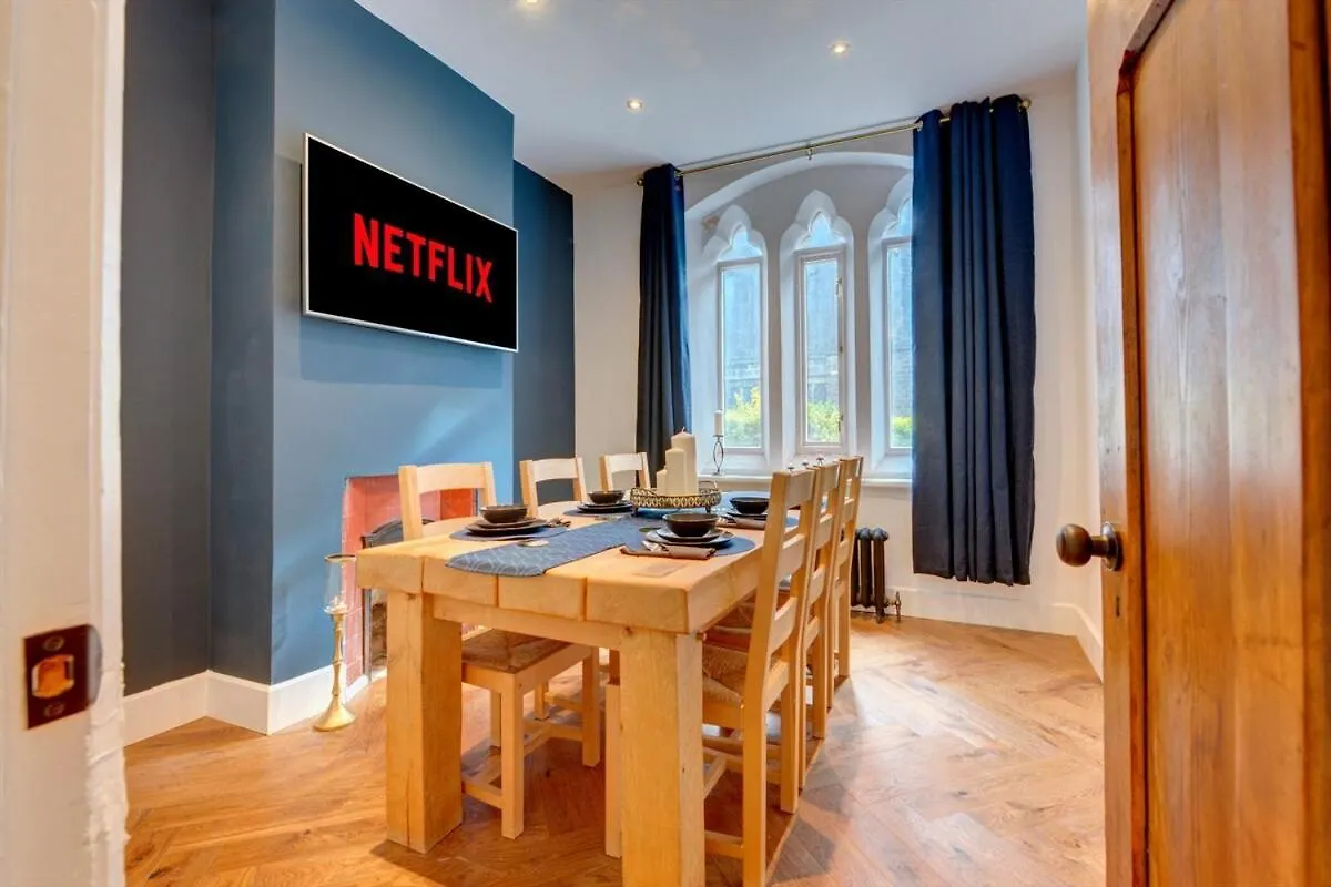 Dom wakacyjny Homebird Property - The Vicarage Leeds  Wielka Brytania