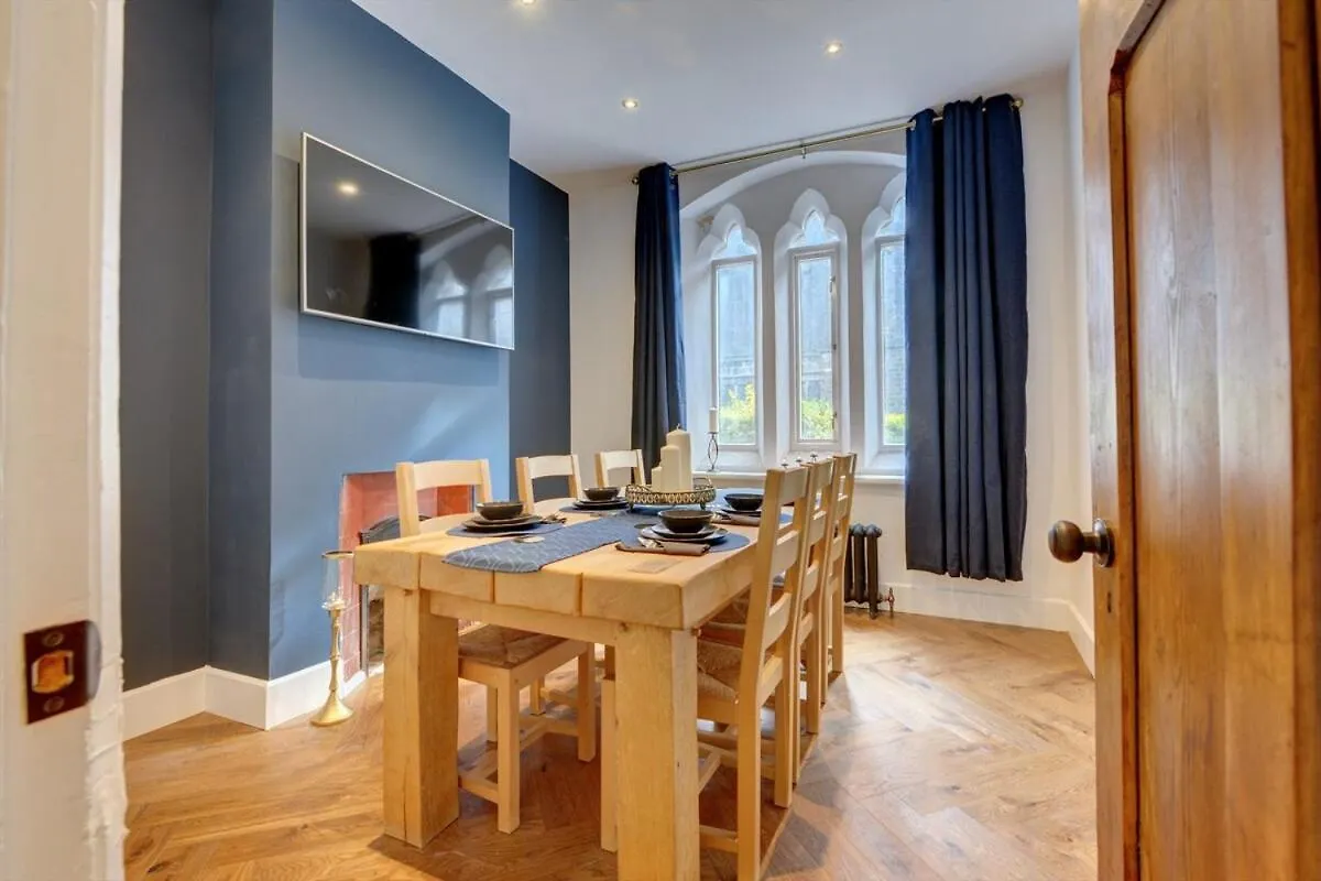 Dom wakacyjny Homebird Property - The Vicarage Leeds  Wielka Brytania