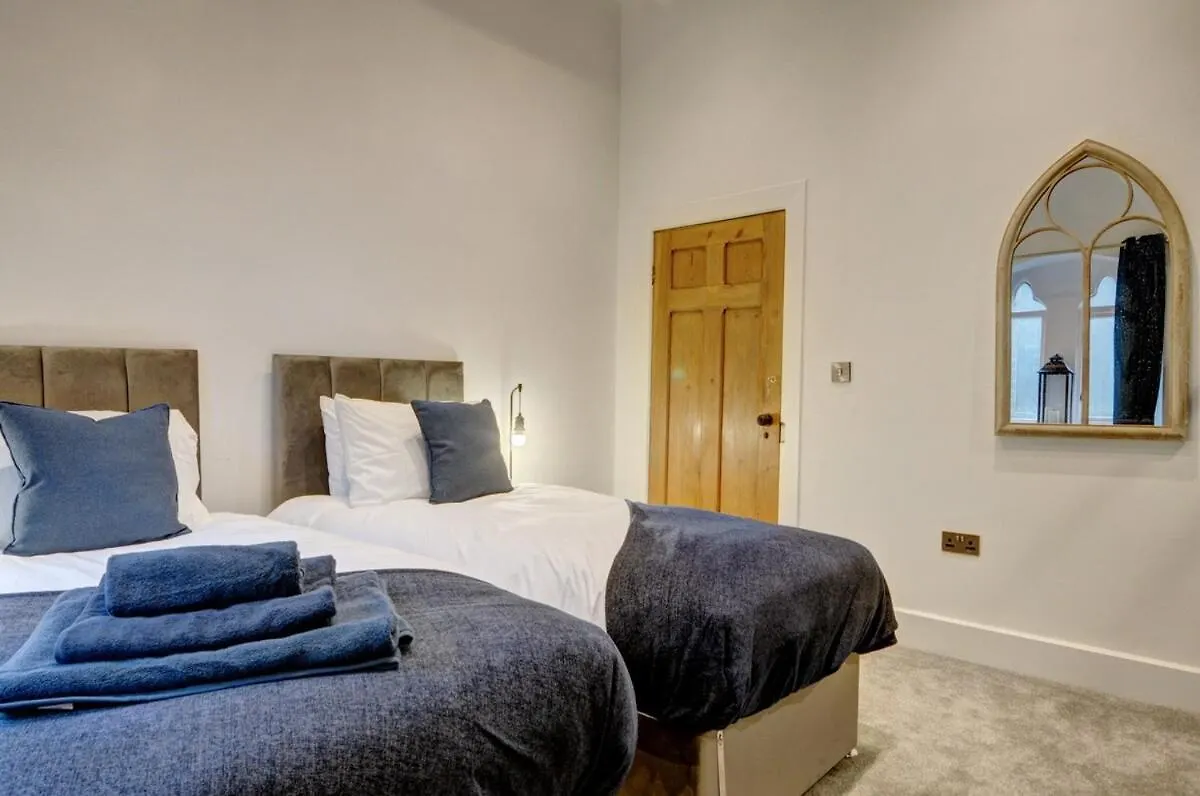 Dom wakacyjny Homebird Property - The Vicarage Leeds  Wielka Brytania