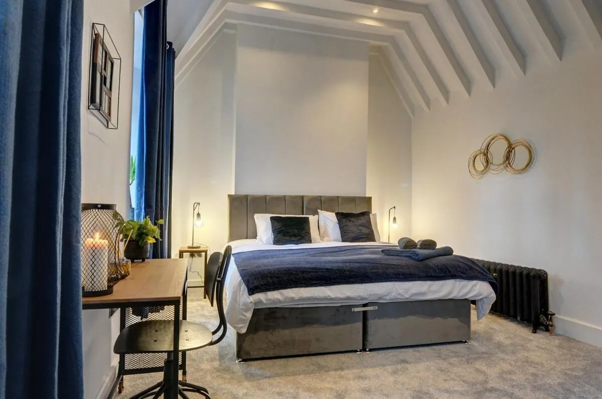 Homebird Property - The Vicarage Leeds  0*, Leeds (West Yorkshire)
